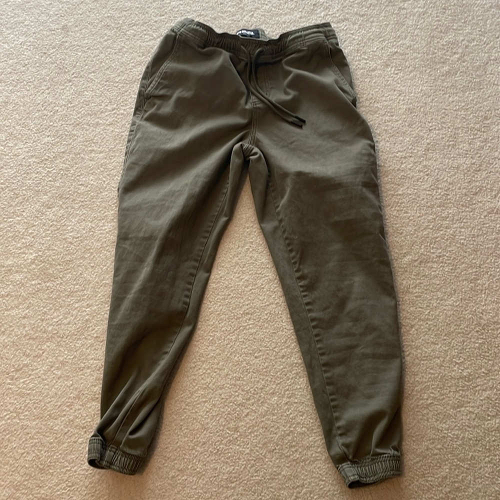 RSQ Men’s Jogger Army Green Khakis.